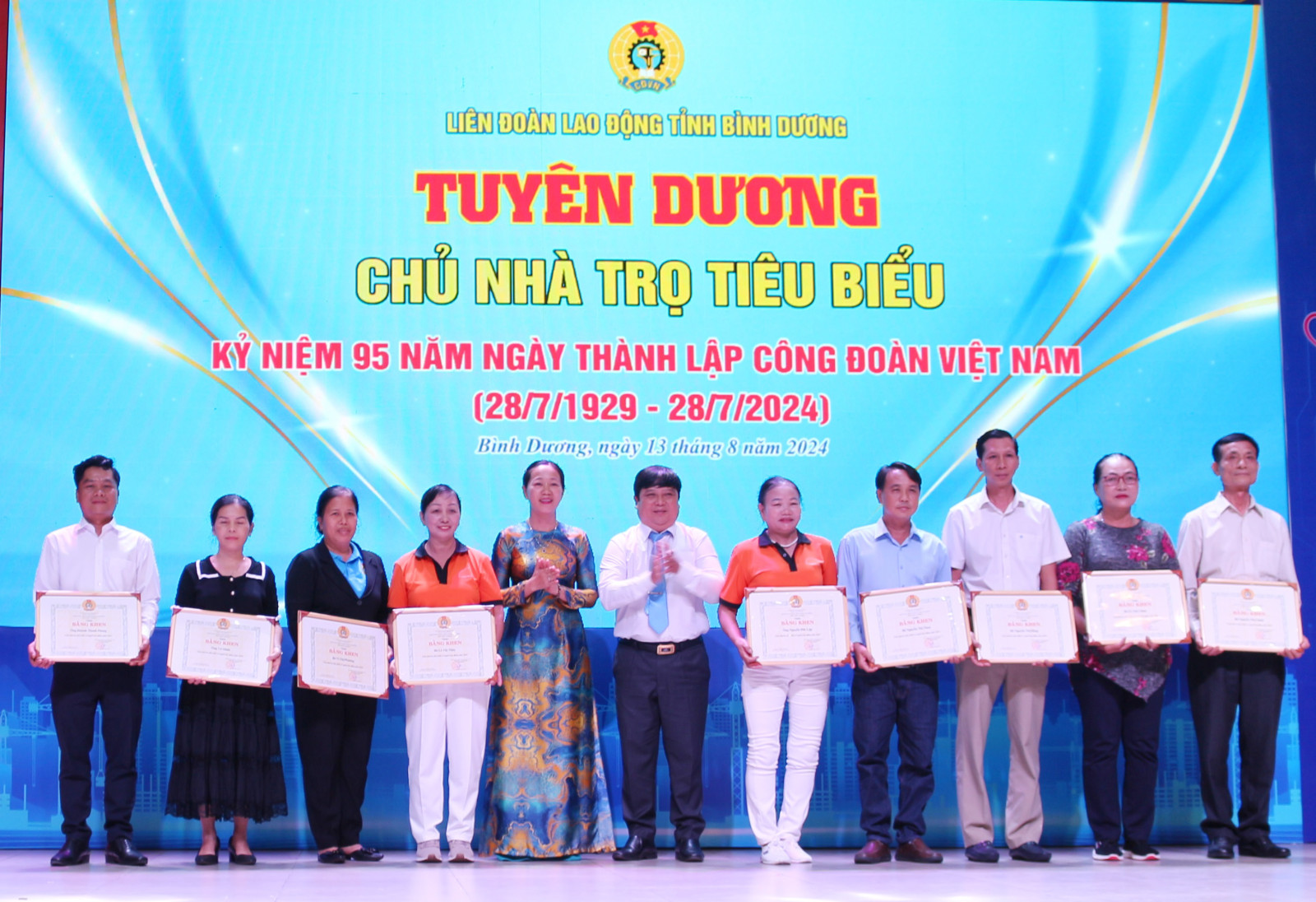 Lãnh đạo tỉnh biểu dương, khen thưởng 31 chủ nhà trọ tiêu biểu vì người lao động.